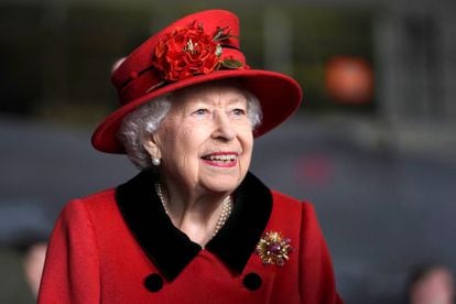 Elizabeth II, em uma visita a Portsmouth, sul da Inglaterra, em 22 de maio de 2021