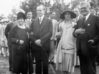 O presidente norte-americano Calvin Coolidge (à esq.), em visita à Cuba em 1928.