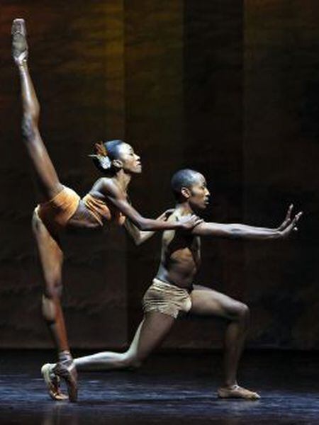 Os bailarinos Claudia Monja e Keke Chele.