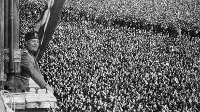 Benito Mussolini durante a proclamação do Império Italiano, em 9 de maio de 1936, em Roma.