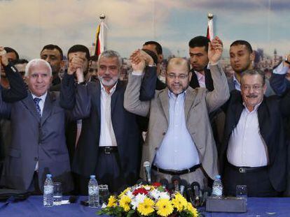 Membros das facções Hamas e a OLP anunciam a reconciliação.