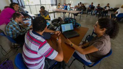 Estudantes colombianos.