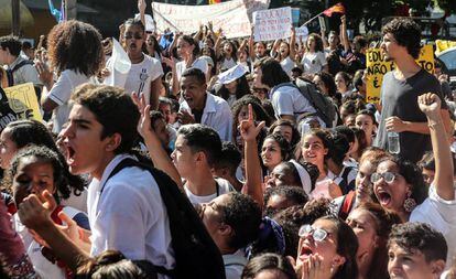 Protesto estudantil no Rio de Janeiro, no dia 6 de maio, contra os cortes anunciados pelo Governo. Estudantes voltam às ruas nesta quarta-feira.