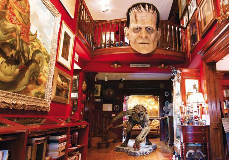 A entrada da Bleak House, a casa que abriga a coleção de Del Toro.