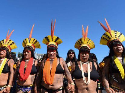 Mulheres indígenas marcham em Brasília contra as políticas de Jair Bolsonaro; ato aconteceu no dia 13 de agosto