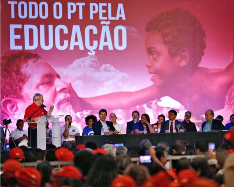 Lula discursa em evento em Brasília.