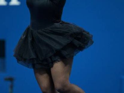 Diante das críticas, Serena Williams entra na quadra com um espetacular tutu de balé