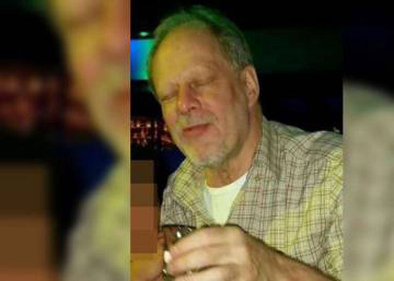 Imagem de Stephen Paddock divulgada pelas televisões locais.