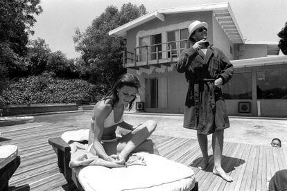 Anjelica Huston e Jack Nicholson, em julho de 1974.