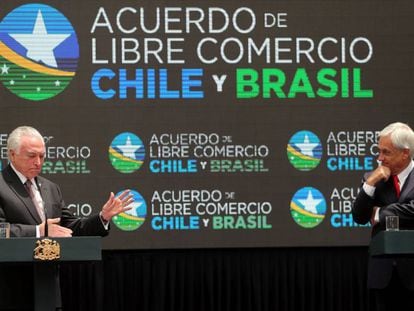 Os presidentes do Brasil, Michel Temer (à esquerda), e do Chile, Sebastián Piñera, falam em entrevista coletiva durante a assinatura do TLC entre os dois países.