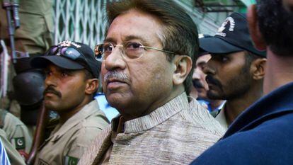 O ex-presidente Pervez Musharraf chega a um tribunal de Islamabad, em abril de 2013.