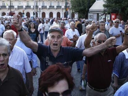 Protesto de aposentados gregos na terça-feira em Atenas.