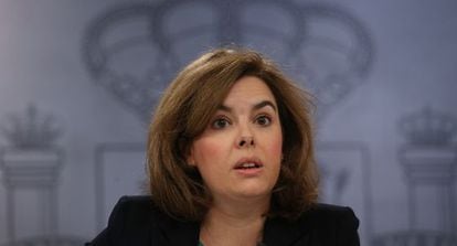 Soraya Saénz de Santamaría após o Conselho de Ministros.