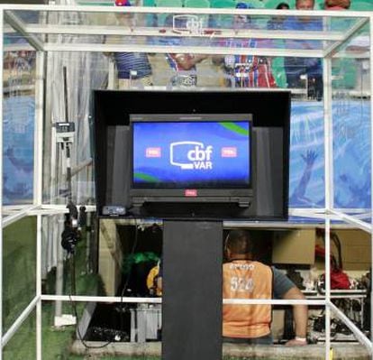 A cabine de vídeo usada nas partidas da Copa do Brasil.