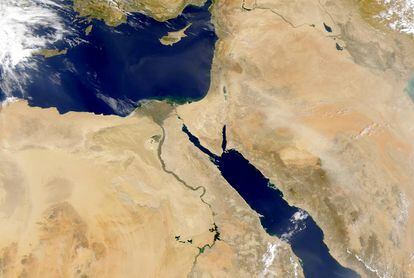 O Egito sempre viveu ao longo do rio Nilo.