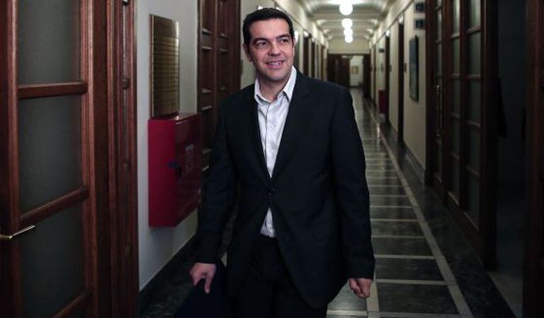 Tsipras chega para a reunião ministerial de sábado em Atenas.