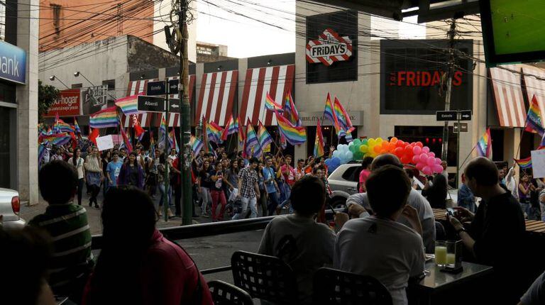 Marcha LGTBI no centro de Assunção em julho de 2015
