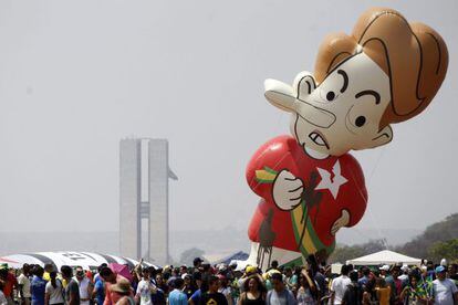 O boneco de Dilma na Esplanada dos Minist&eacute;rios, em Bras&iacute;lia.