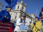 Partidarios de la permanencia en la UE protestan este miércoles ante el Parlamento, en Londres.