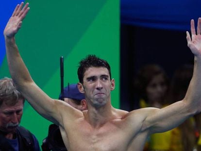 Phelps, emocionado, agradece após nadar a última prova da sua vida.