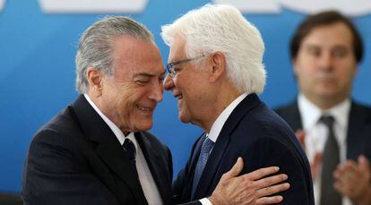 Temer e Moreira Franco durante a posse do ministro.
