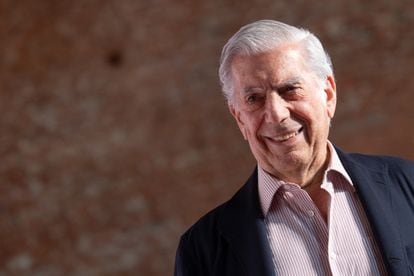 Mario Vargas Llosa assiste à estreia de "Mario y los perros" na Cineteca em 27 de junho de 2019 em Madri.