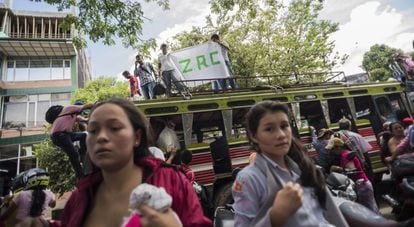 Camponeses chegam a São Vicente de Caguán à homenagem de Erley Monroy