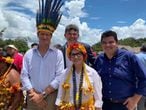 Os ministros da Agricultura e Meio Ambiente, Tereza Cristina e Ricardo Salles, durante encontro em aldeia no Mato Grosso.