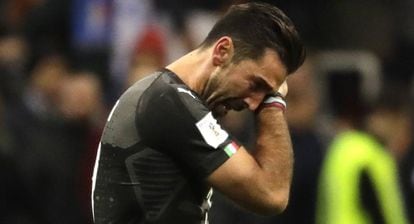 Buffon chora depois da eliminação.