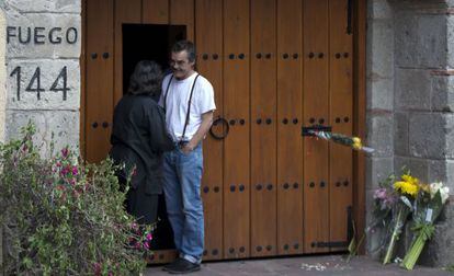 Gonzalo Garcia, filho de Gabo, em frente à casa do escritor no México.