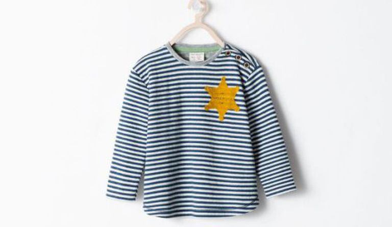Imagen da camiseta da Zara, publicada pelo diário Haaretz.