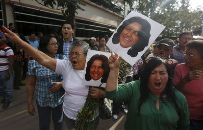 Marcha em protesto pelo assassinato de Berta Cáceres, na quinta-feira, em Honduras.