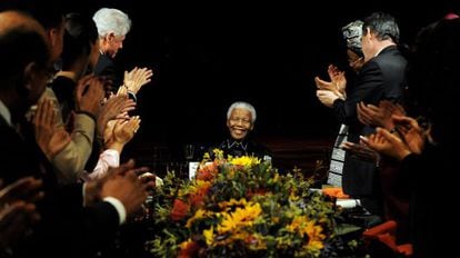 Imagem de Mandela em jantar em Londres pelos seus 90 anos, em 2008.