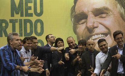 Deputados eleitos pelo PSL no Rio, em coletiva de imprensa nesta quinta. 