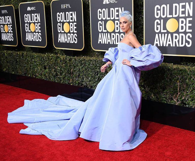Lady Gaga ao chegar à 76ª edição do Globo de Ouro.