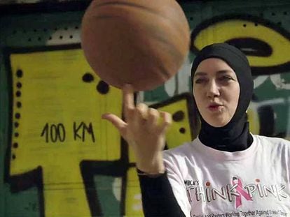 Imagem da campanha de Indira Kaljo no site change.org para a retirada do veto ao véu na FIBA.