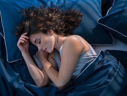 A qualidade do sono pode estar diretamente relacionada como que fazemos horas antes de nos deitar.