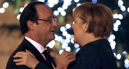 Hollande y Merkel, no Palácio do Eliseu, em Paris.