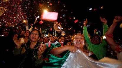 Apoiadores comemoram a vitória de López Obrador no último domingo