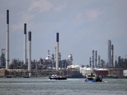 Uma refinaria da Shell em Singapura, em novembro de 2020.