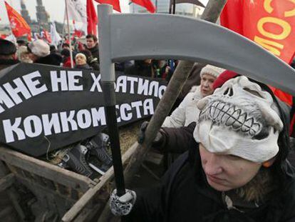Protesto de médicos em Moscou a favor da previdência pública.