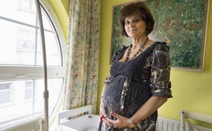 A médica espanhola Lina Álvarez, de 62 anos de idade, durante sua gravidez, em setembro deste ano.