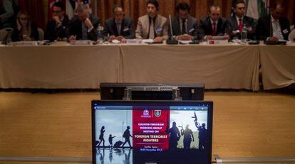 Representantes de vários países na reunião da Interpol.