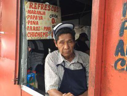 Pedro Monroy trabalha no Kiosco Raulín, um dos históricos de Cuara y Cuara.