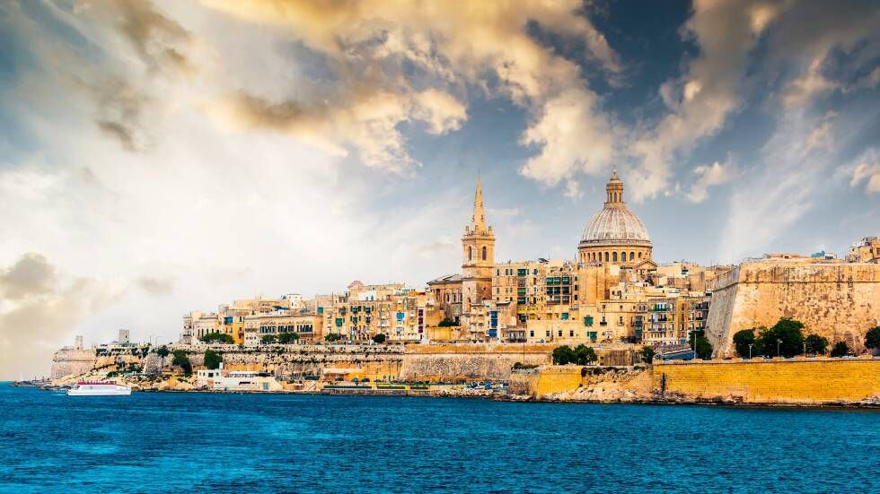 Vista do porto Marsamxett, em La Valeta (Malta), ao entardecer.