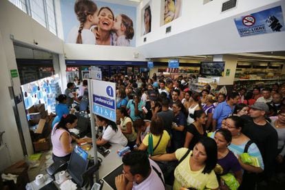 Venda de produtos farmacêuticos em Caracas, em fevereiro.