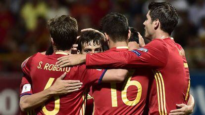 Jogadores da Espanha celebram um dos gols