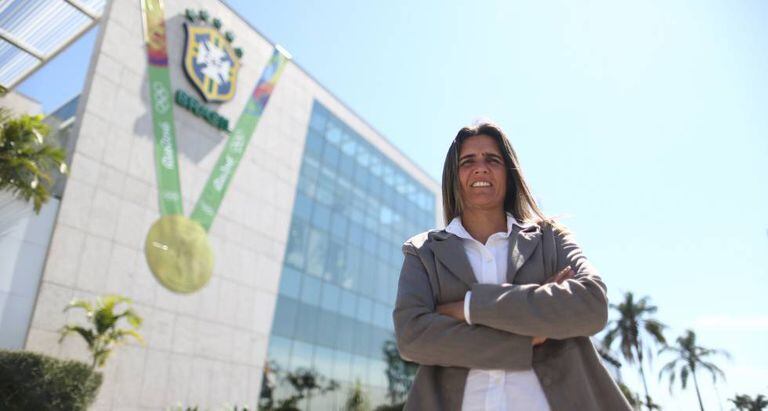 Emily, a primeira mulher a comandar a seleção feminina.