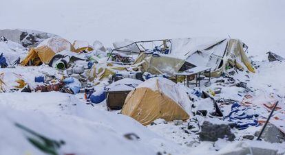 Campo Base do Monte Everest, em foto tirada no dia seguinte ao terremoto.