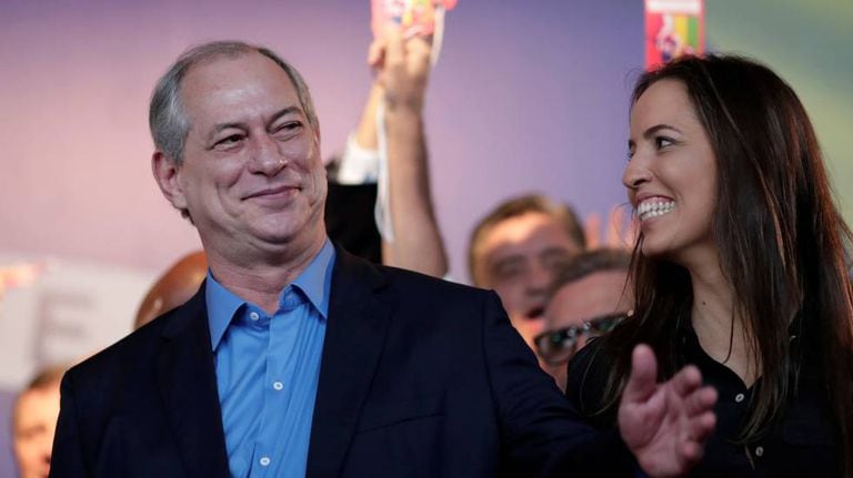 Ciro Gomes ao lado de sua esposa, Giselle Bezerra.